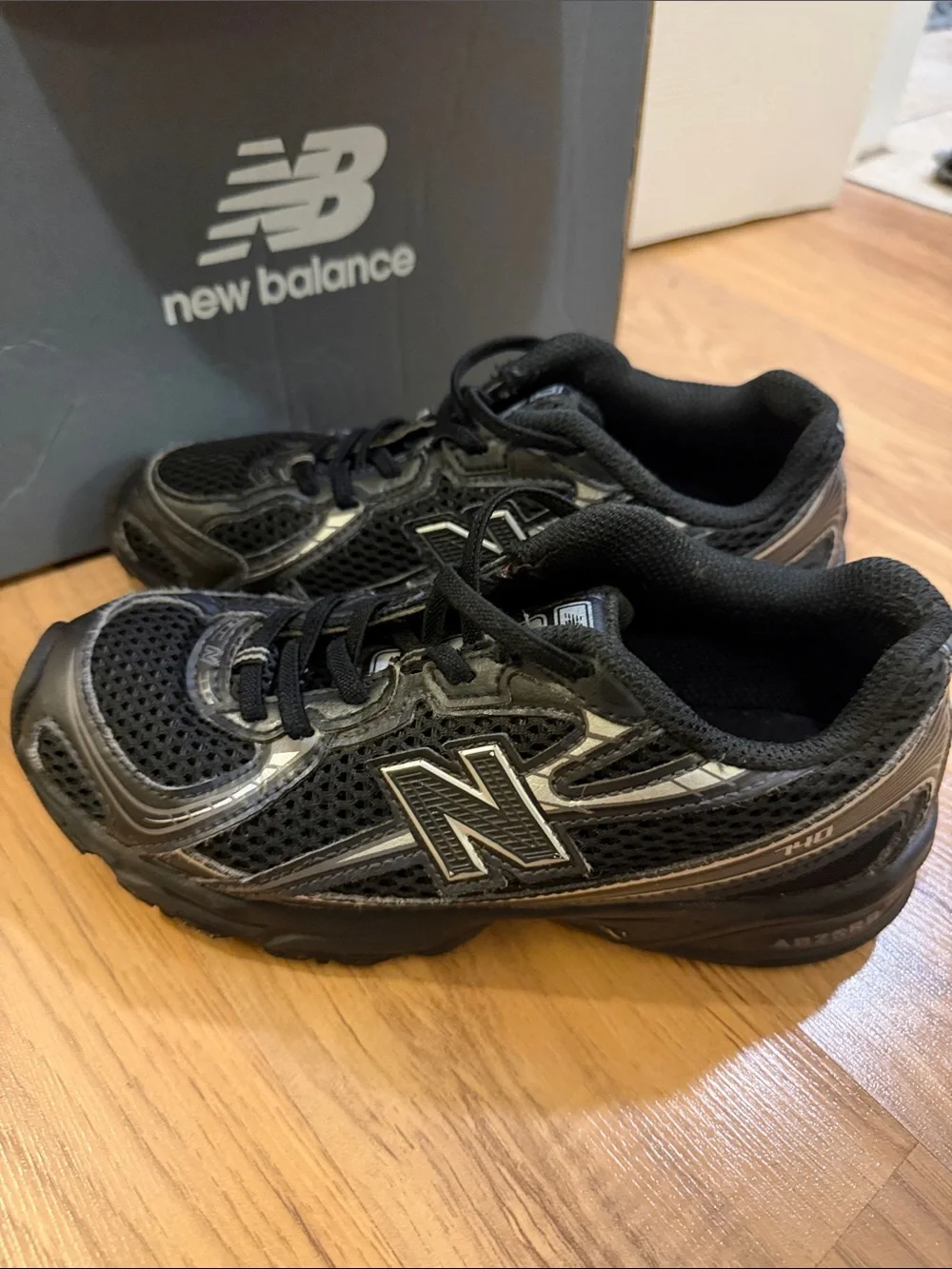 Philadelphia eagles New Balance bundle NB size 2